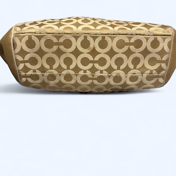 Coach - Picture 15 of 15